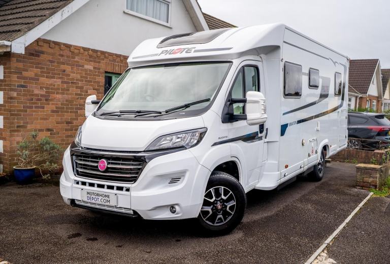 Pilote P740 Sensation Island Bed