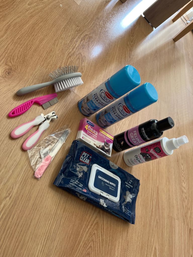 cat grooming kit - £10 for everything 