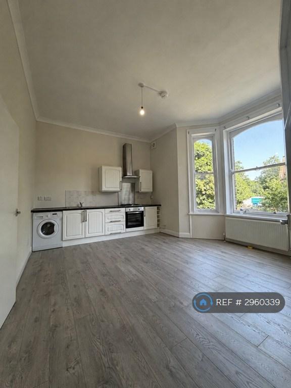 2 bedroom flat in Wickham Road, London, SE4 (2 bed) (#2960339)