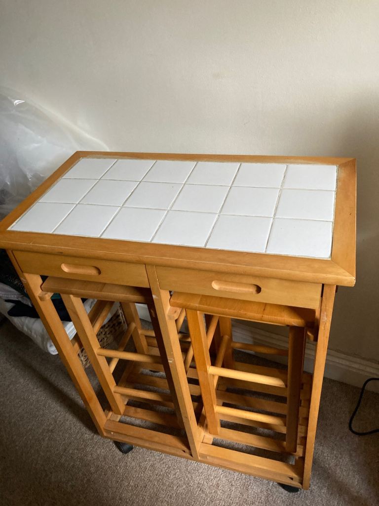 Foldable Cottage Table w/ 2 stools