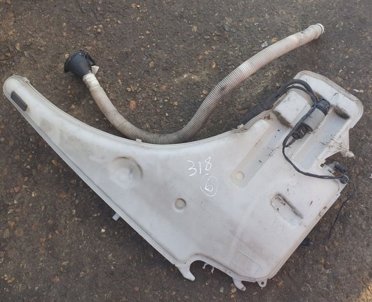 BMW 318 Washer Bottle 2006