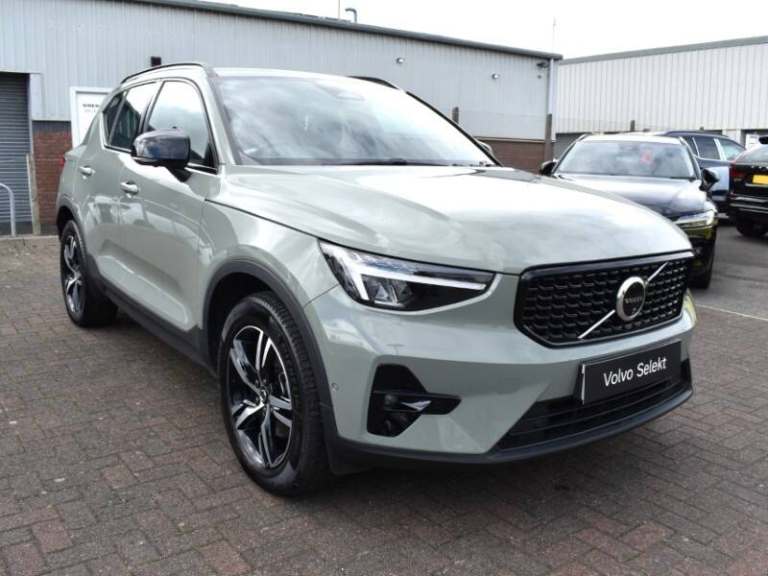 VOLVO XC40 2.0 B3P Plus Dark 5dr Auto