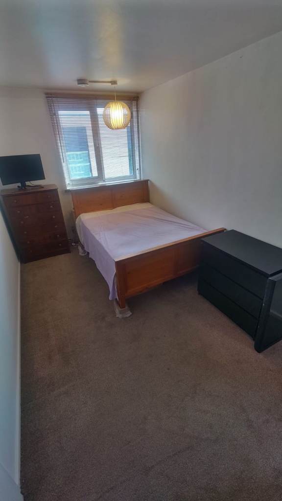 Large room to rent SE17 2RR £750 per month 