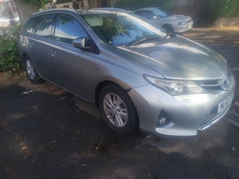 Toyota auris 1.8  hybrid auto