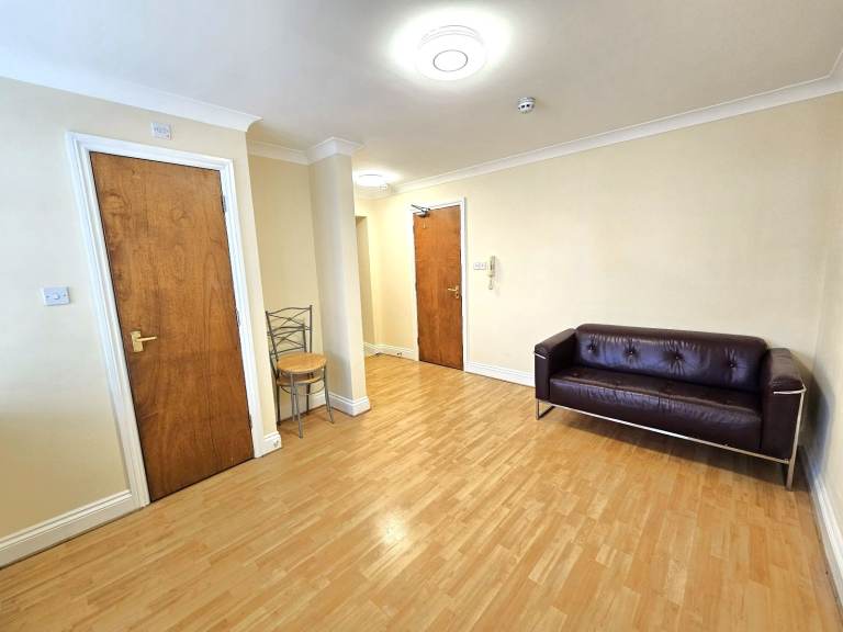 Large one bed/two bath flat to rent in Wembley Park