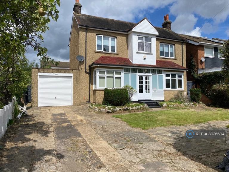 3 bedroom house in Fairview Drive, Chigwell, IG7 (3 bed) (#3026604)
