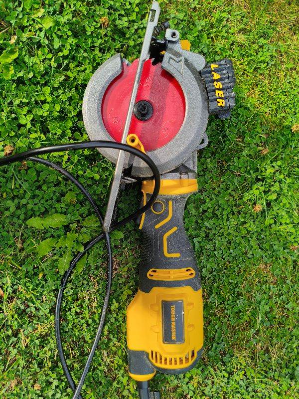 Circular saw with laser 