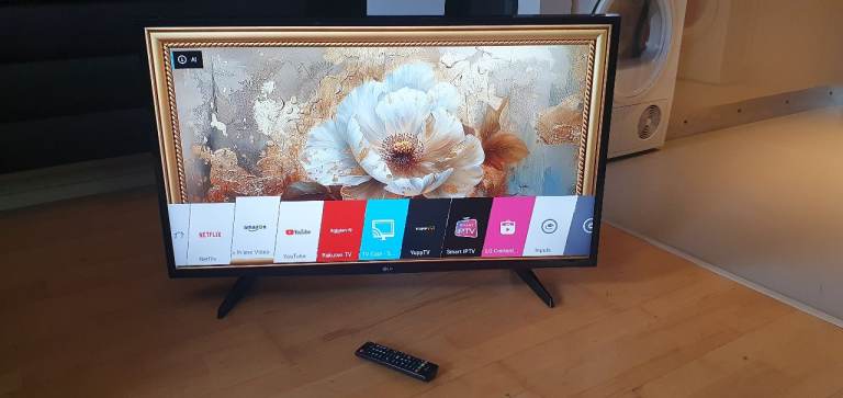 LG 43 INCH SMART TV + REMOTE , FREE LOCAL DELIVERY OR COLLECT , CHELSEA SW10 £100 NO OFFERS THANKS