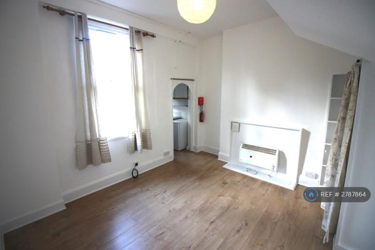 1 bedroom in Burnt Ash Hill, London, SE12 (#2787864)