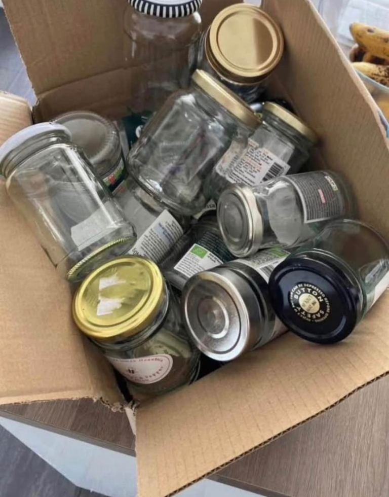 20 sterilised glass jars and lids
