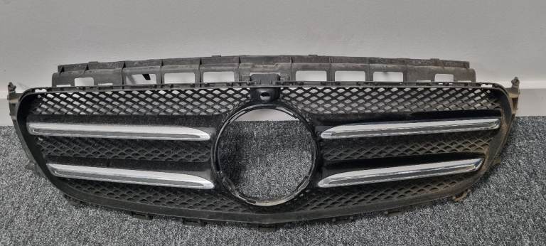 MERCEDES E CLASS W238 C238 W213 2016-19 FRONT GRILL  GENUINE DIAMOND HOLE CAM