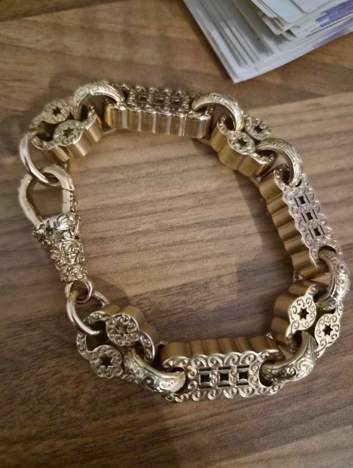 9g gold stars and bars bracelet