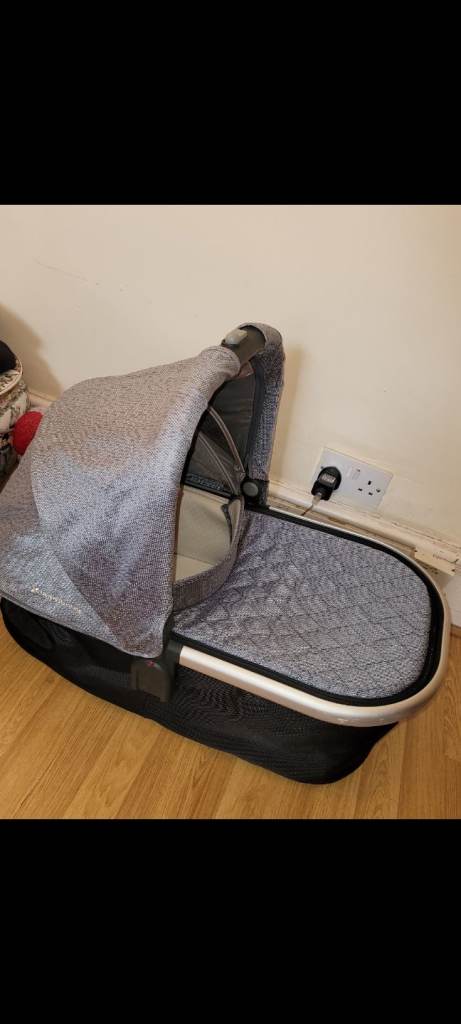 image for Uppababy Henry Blue Marl 2017 basinette cot for pushchair
