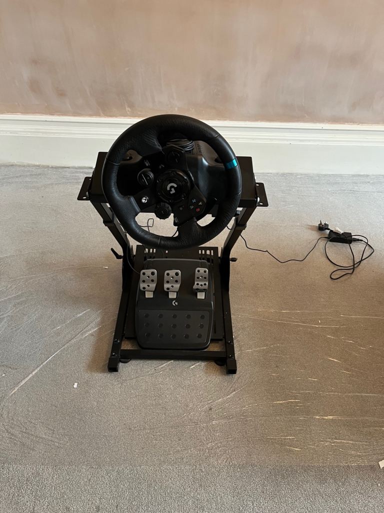 Logitech G923 Racing Wheel and pedals for Xbox plus GT OMEGA PRO Wheel Stand