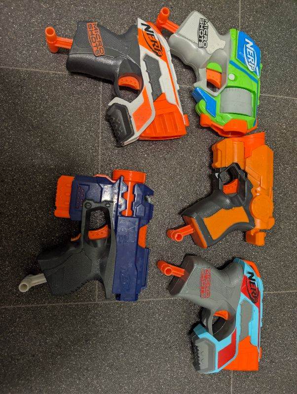 5 Small Nerf Guns & Bag of Bullets 