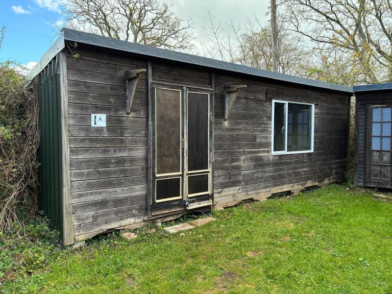 Workshop/storage unit to let in Horton Heath