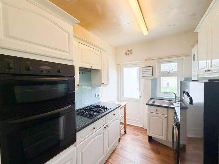 A very nice first floor flat on Hepworth gardens IG11