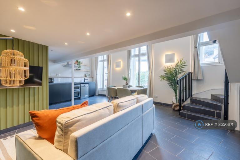 1 bedroom flat in Watergate Buildings, Newcastle Upon Tyne, NE1 (1 bed) (#2656871)