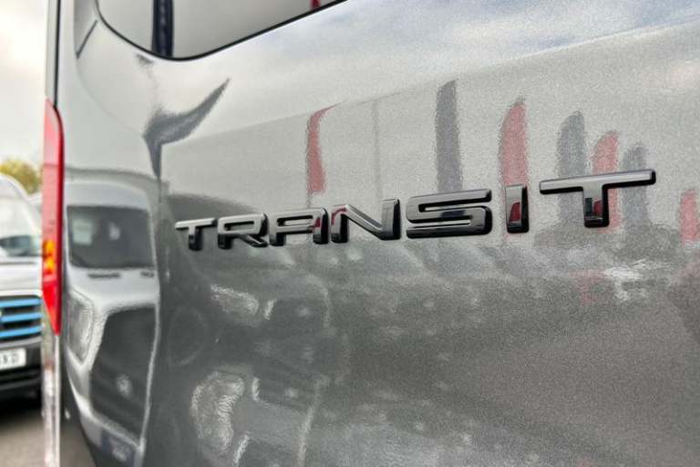 2025 Ford Transit 460 Limited AUTO L4 H3 ELWB High Roof 17 Seat Minibus RWD 2.0 EcoBlue 165ps Min...