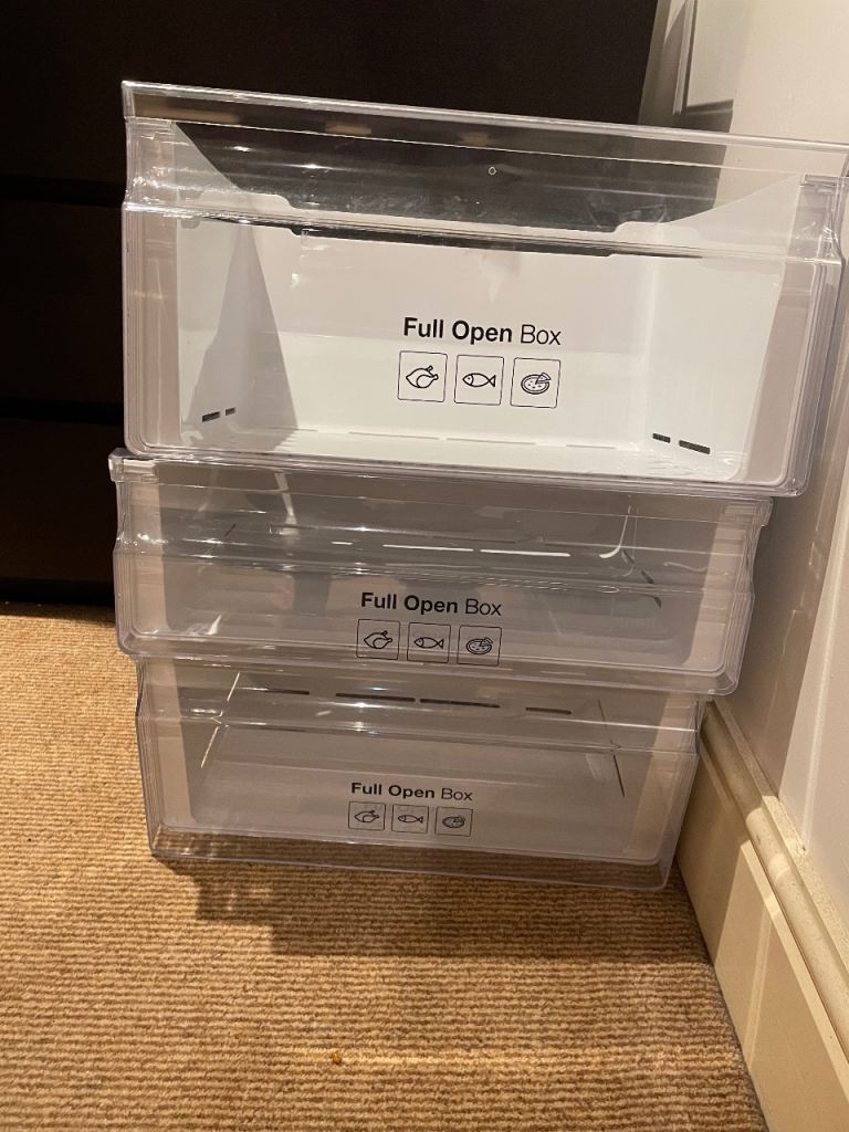 Samsung fridge freezer drawers and shelves - 60cm wide. 