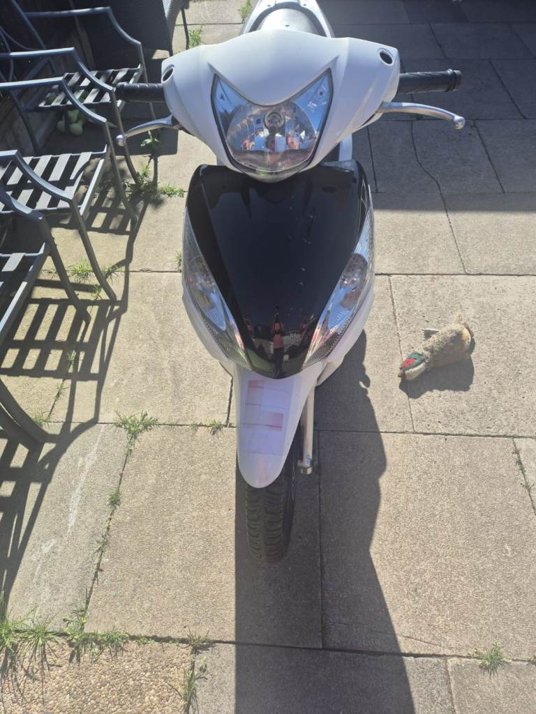 Honda vision nsc50wh scooter 