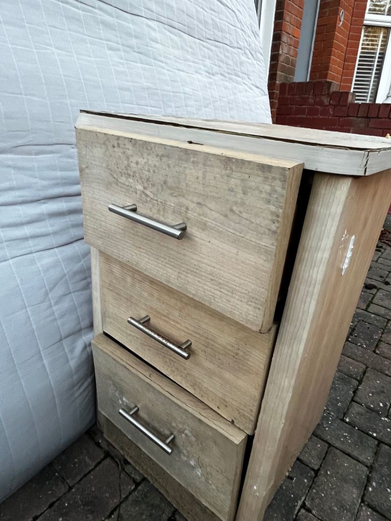 Free Chest of drawers