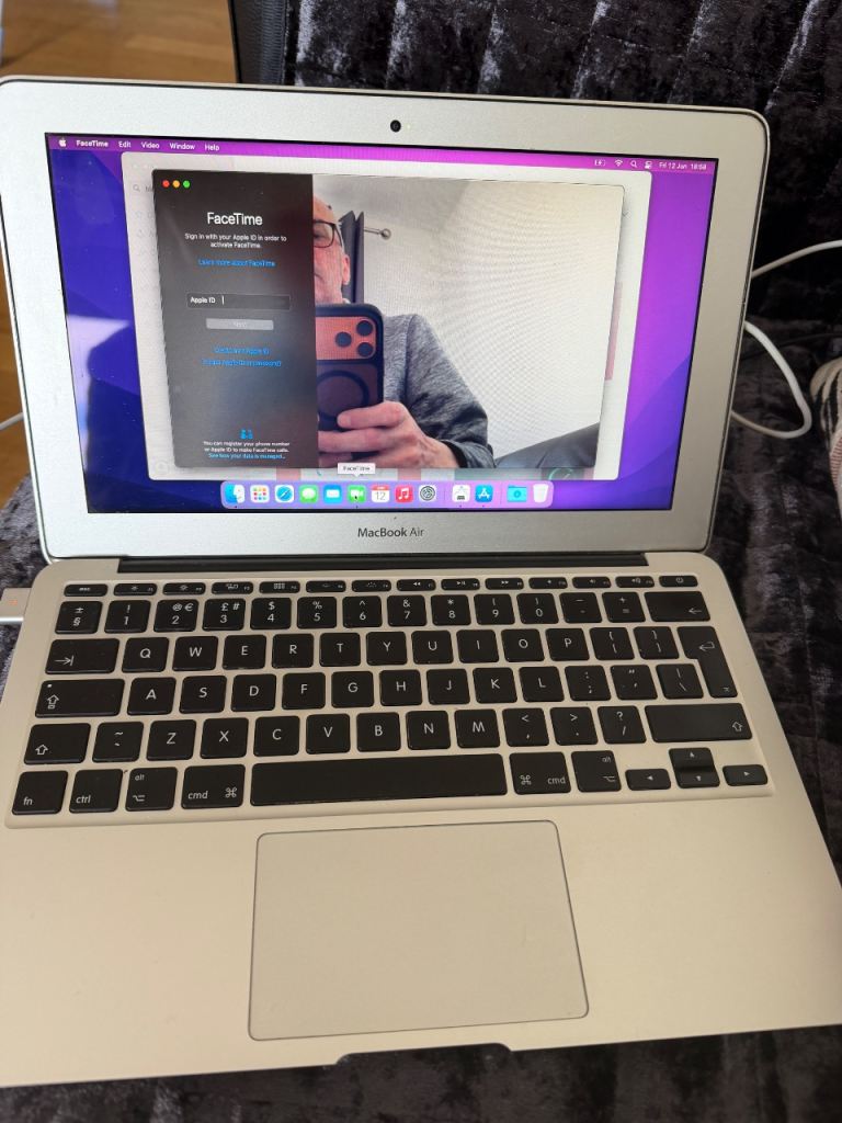 Apple MacBook Air 11 “ 4GB Ram 250GB SSD 