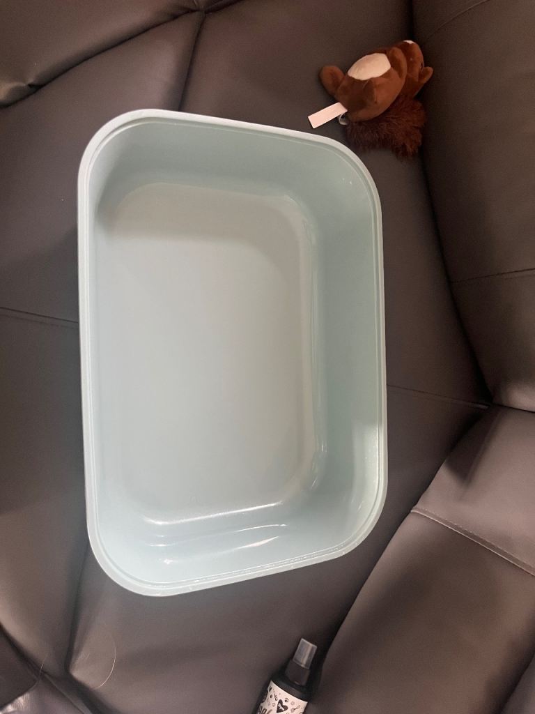 Cat litter tray