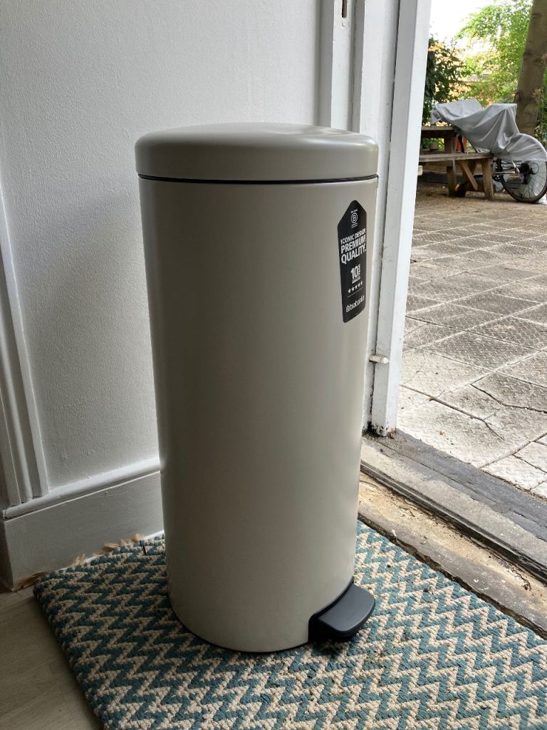Brabantia Bin Beige 30L brand new small dent