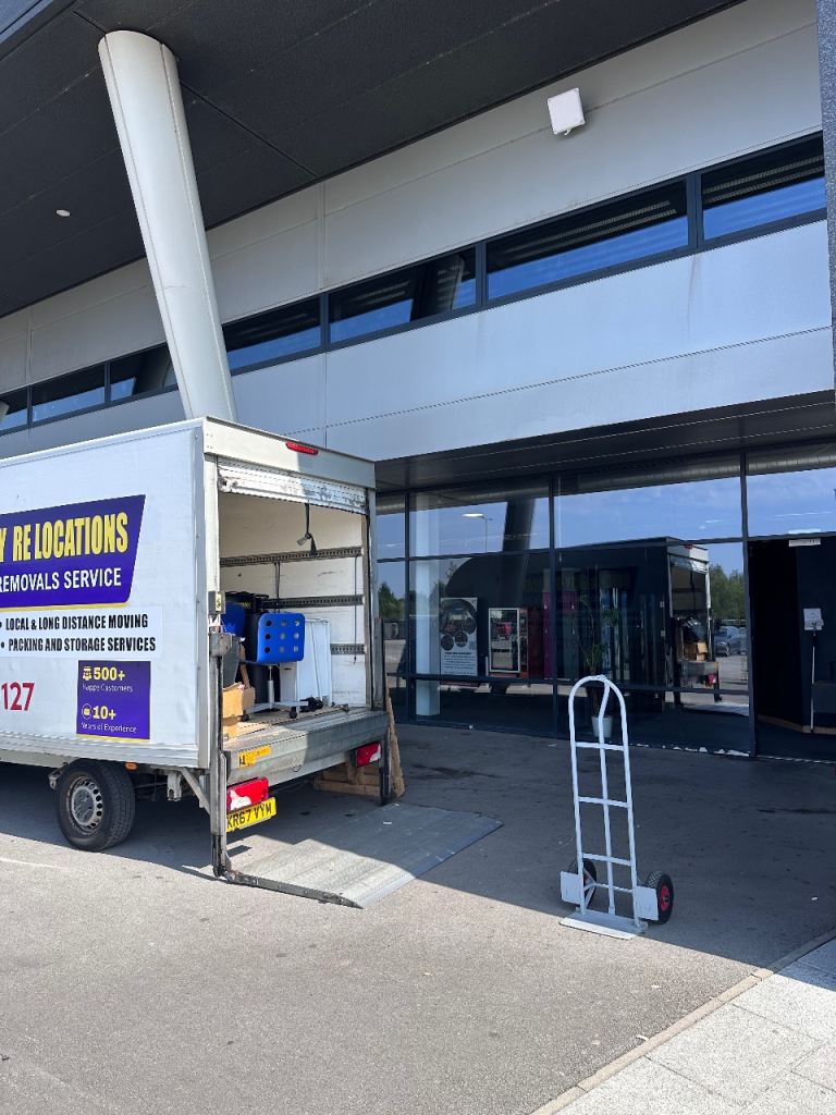 PROFESSIONAL RELIABLE 24/7 MAN & VAN FOR HOUSE, OFFICE MOVING, PIANO SHIFTING LUTON TRUCK HIRE/ RENT