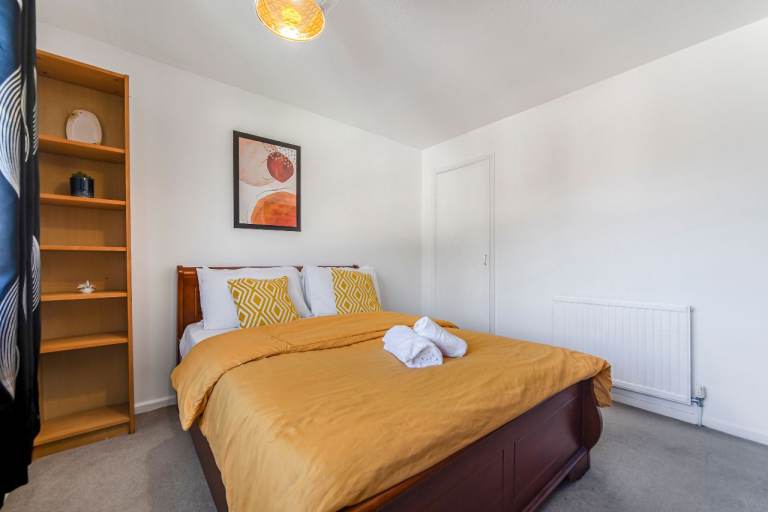 Clean large 3BR/ long stays/hospital/bus stops