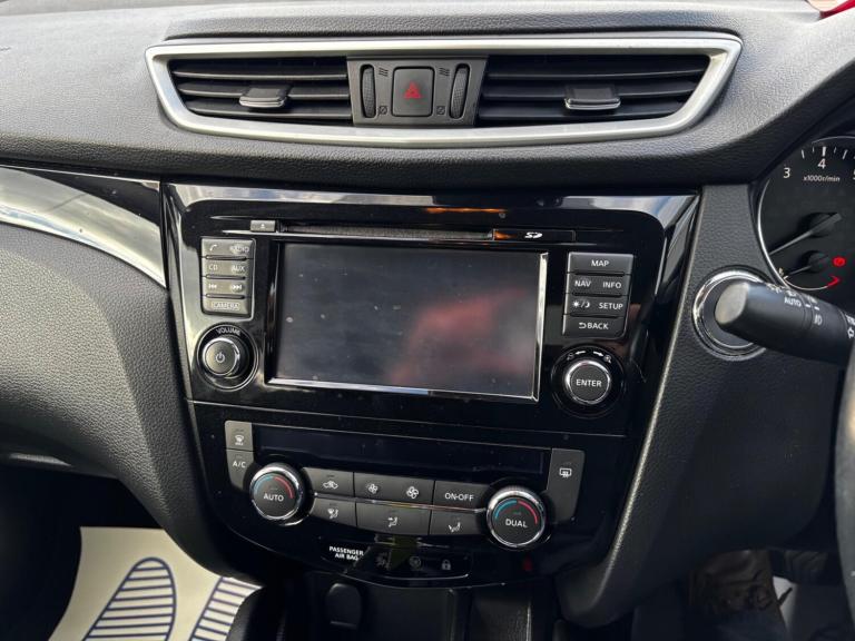 2016 Nissan Qashqai 1.2 DiG-T N-Connecta 5dr HATCHBACK PETROL Manual