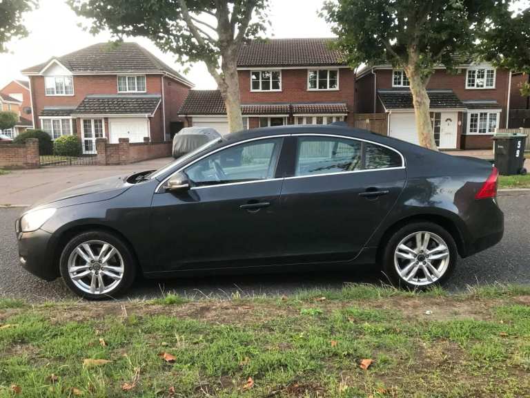 VOLVO S60 2.0 DIESEL 2011 MOT 10 MONTHS UP TO DATE SERVICE HISTORY LEATHER AND SAT NAV