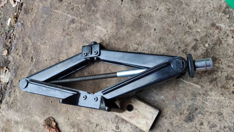 Van (Ducato) Heavy duty scissor lift jack