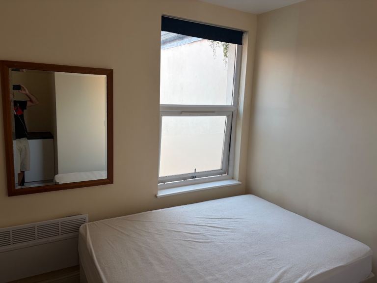  Superb Studio Room in lovely shared house in North End 
