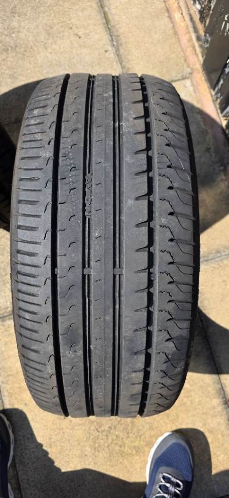 Avon car tyre 235/45/17