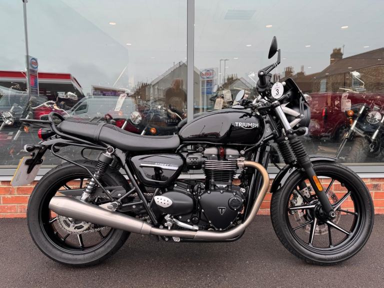 Triumph Bonneville street twin 900