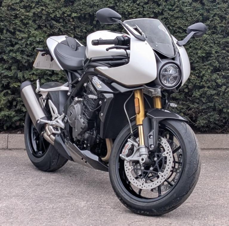 TRIUMPH SPEED TRIPLE 1200 RR - 2024 24 - LOW MILES - 1 OWNER