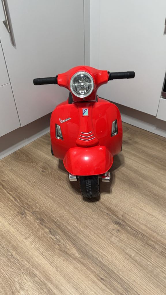 Toddler Vespa red with charger 
