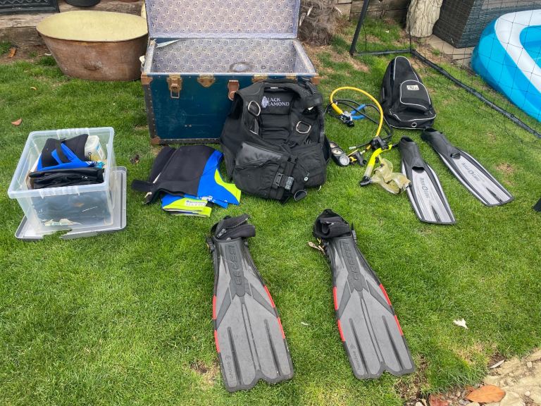 Scuba diving equipment 