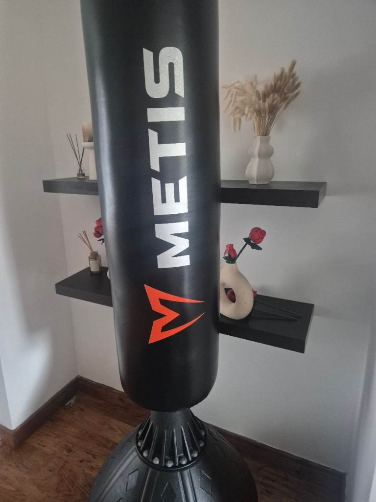 Free standing 6ft punch bag 