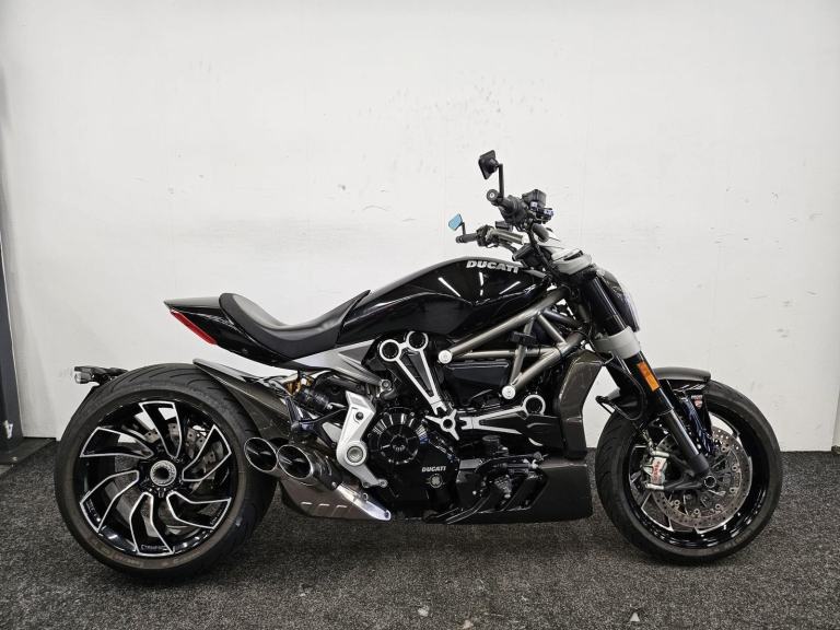 DUCATI X DIAVEL S ** BREMBO BRAKES - RIDER MODES - CRUISE CONTROL **