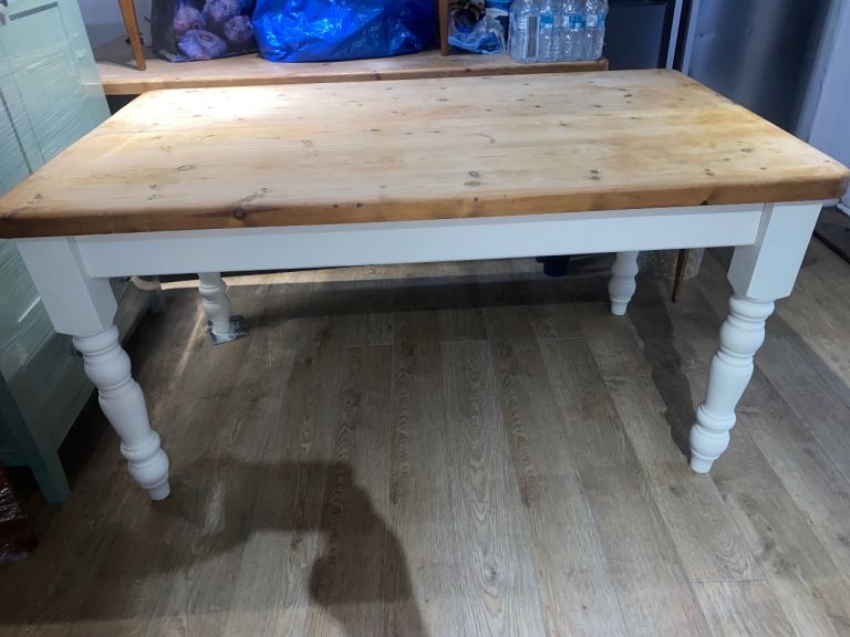A SOLID BESPOKE PINE 6 SEATER COUNTRY/VICTORIAN STYLE DINING TABLE ,FARROW & BALL OFF WHITE,