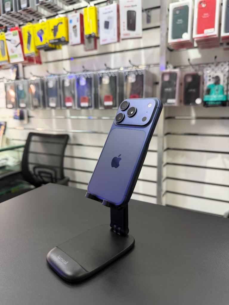 Apple iPhone 17 Pro 256GB Deep Blue (Unlocked) in Immaculate Condition 100% BH 1 Cycle Count