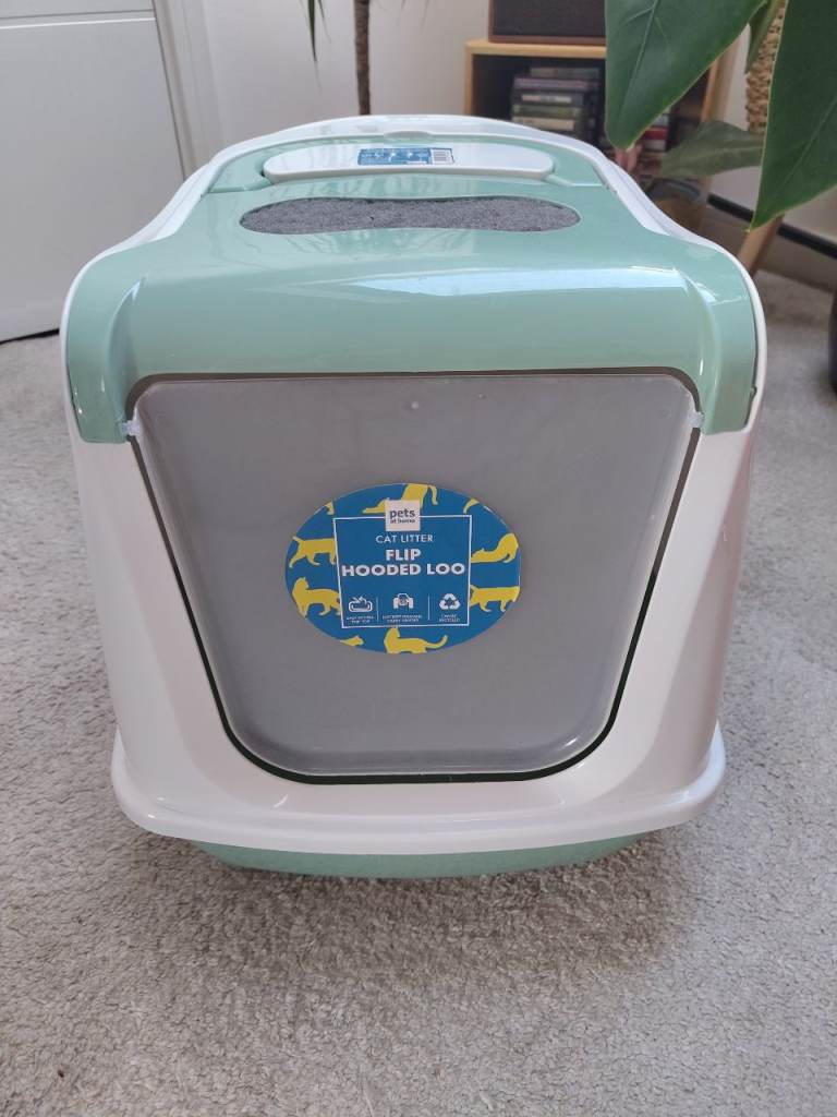 Cat litter tray from Pets at Home.