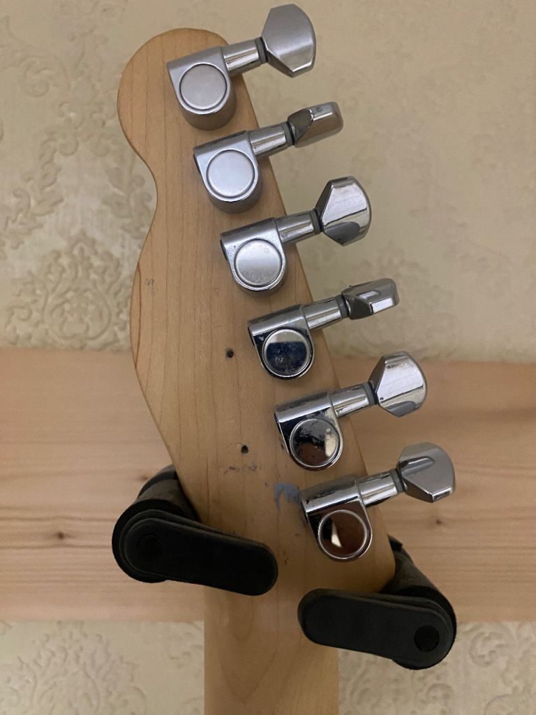 Electric Guitars and Peavey Valve Amplifier* Bargain **