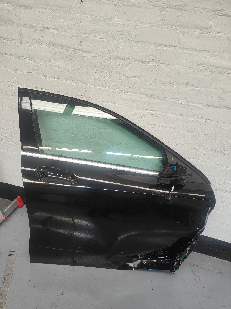 MERCEDES GLA FRONT DRIVERS DOOR RIGHT (BLACK 191) A1567220210.