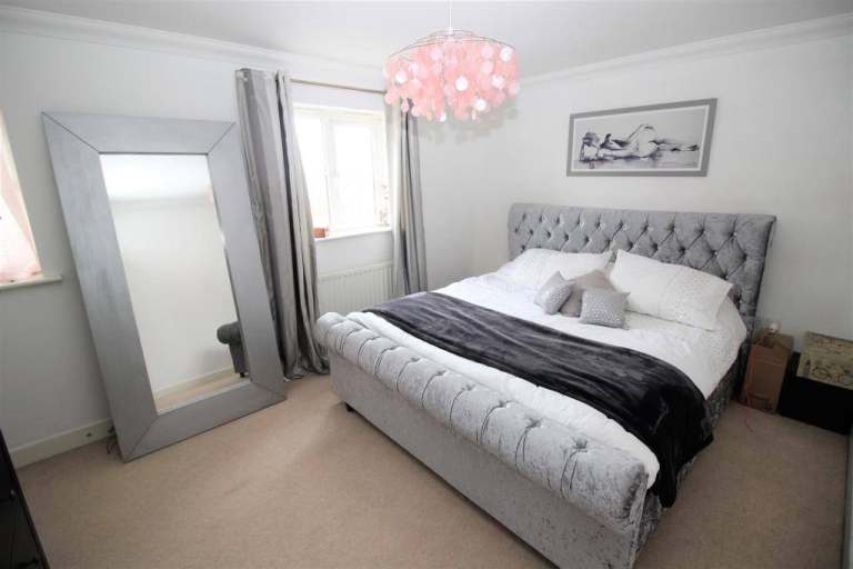 Spacious double rooms in Limehouse 🎉🎉