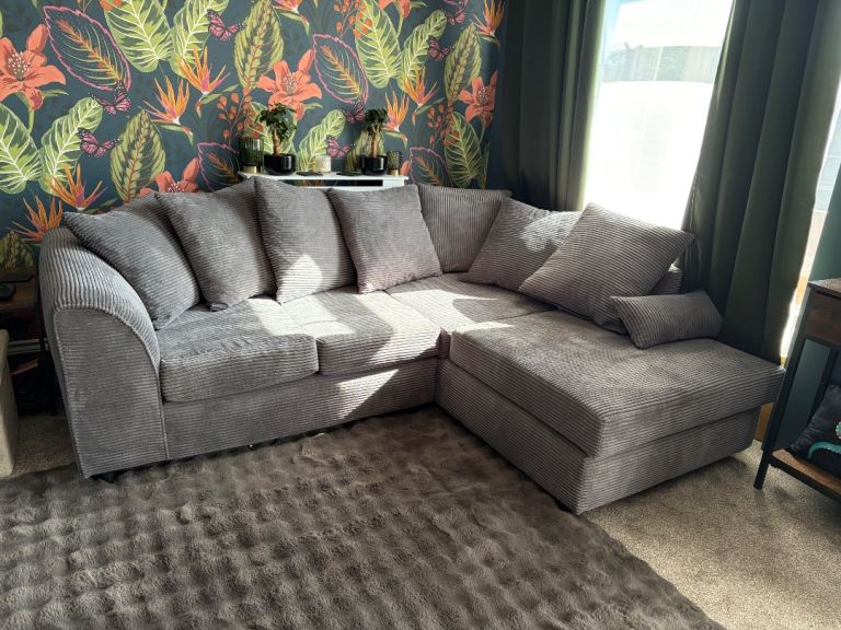 Large Grey Corner Sofa with Chaise – Good Condition
