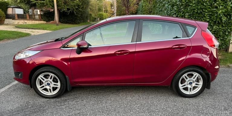 2013 FORD FIESTA 1.0 ZETEC GENUINE 67,000 MILES LONG MOT JUST SERVICED LOVELY!